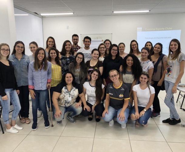 Alunos de psicologia da Unesc visitam o CT