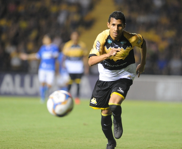 Andrew continua no Tigre