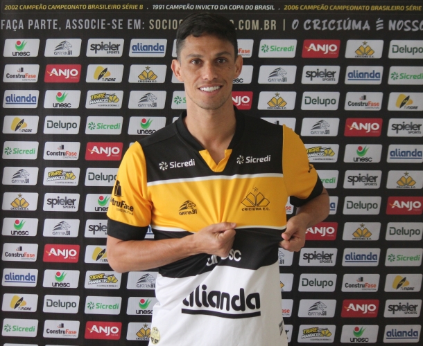 Atacante Henan é apresentado no Tigre