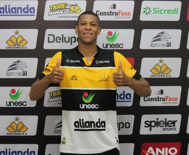 Atacante Hygor é contratado pelo Tigre