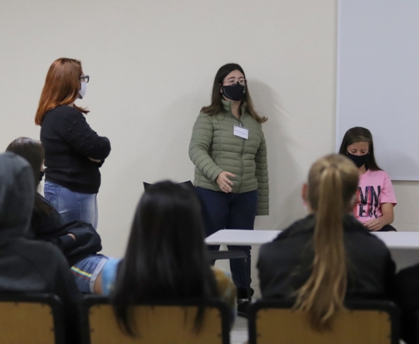 Atletas do feminino participam de atividade com o curso de psicologia da Unesc