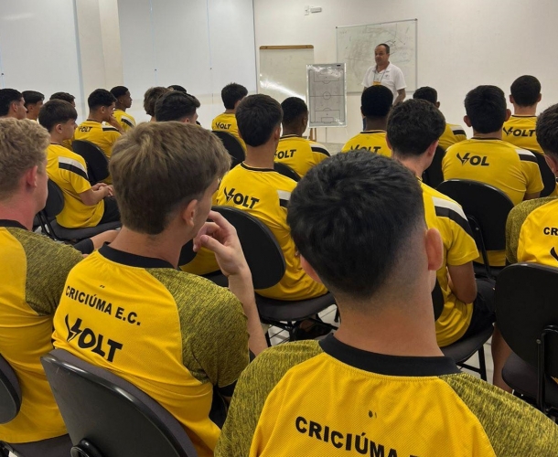 Atletas do Sub-17 participam de palestra educativa 