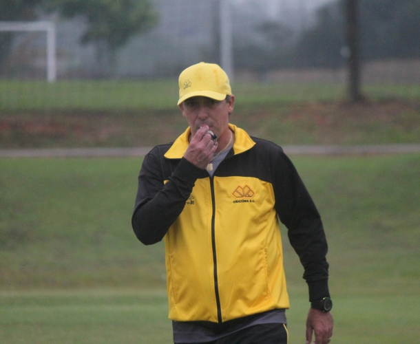 Baier comanda o primeiro treino no CT