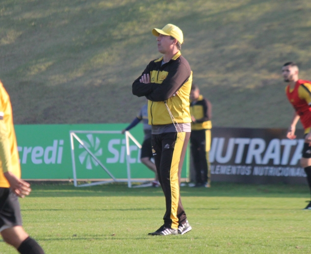 Baier comanda treino tático