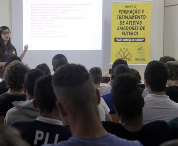 Base do Criciúma acompanha palestras