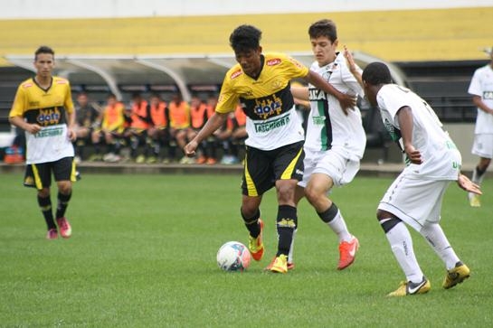 Base do Tigre enfrenta o Figueirense pelo estadual