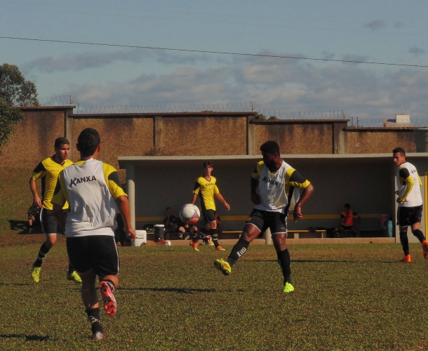 Base do Tigre recebe o Internacional de Lages
