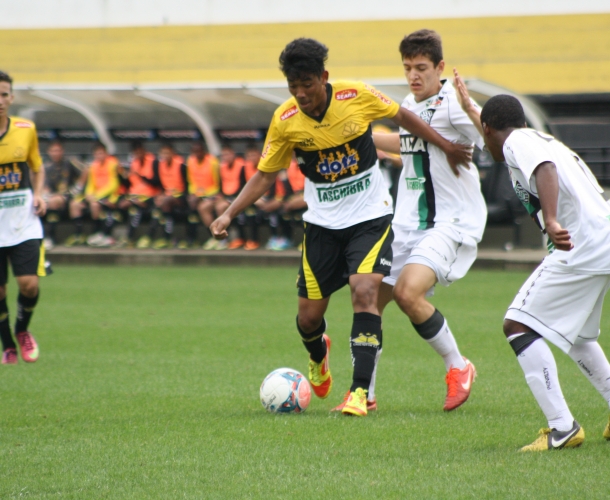 Base do Tigre vence o Figueirense duas vezes