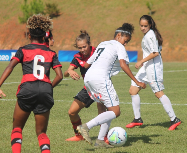 Brasileiro Feminino Sub-18 movimenta o CT do Tigre