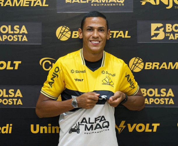 Bruno Alves é apresentado oficialmente