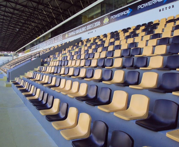 Cadeiras prontas para receber a torcida tricolor