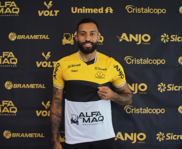 César Martins é apresentado oficialmente