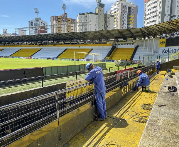Clube instala grades de proteção no HH