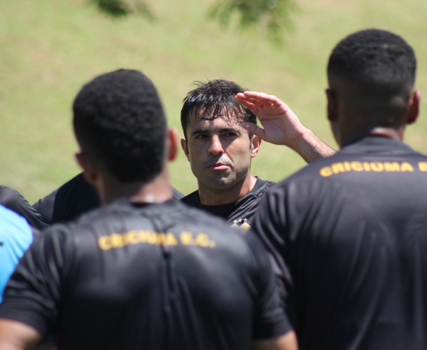 Com o acesso garantido, elenco se reapresenta no CT 