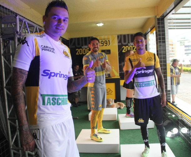 Criciúma apresenta os novos uniformes