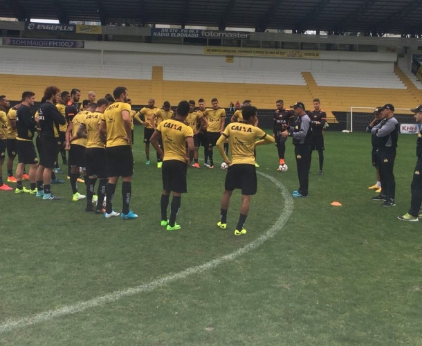 Criciúma duela com o Boa Esporte