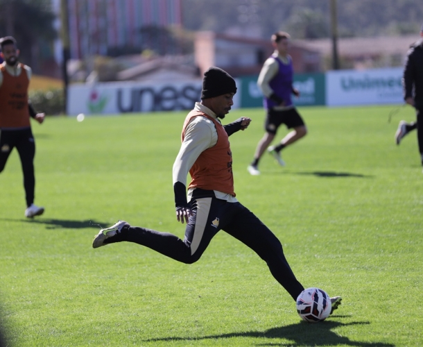 Criciúma e Athletico Paranaense duelam no HH