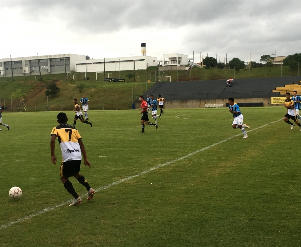Criciúma e Grêmio empatam em jogo-treino no CT