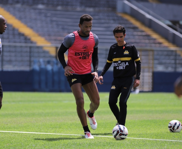 Criciúma e Paysandu duelam em Belém