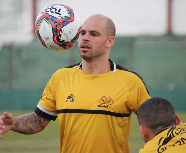 Criciúma e Paysandu se enfrentam em jogo decisivo