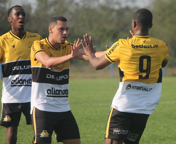 Criciúma e Tubarão duelam no HH
