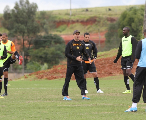 Tigre encara o Atlético Paranaense