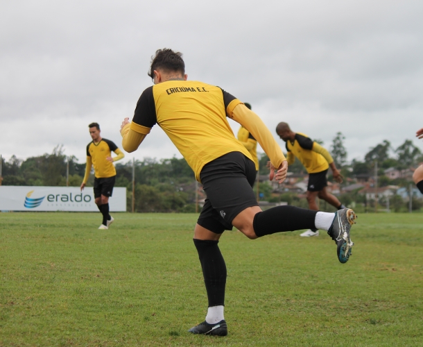 Criciúma enfrenta o Brusque no Augusto Bauer
