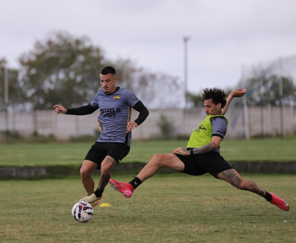 Criciúma enfrenta o CRB no Rei Pelé