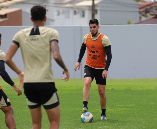 Criciúma enfrenta o Fluminense no Rio
