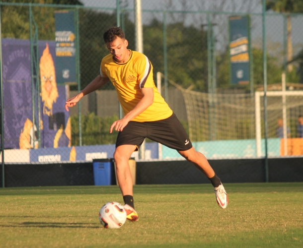 Criciúma enfrenta o Sport na Ilha do Retiro