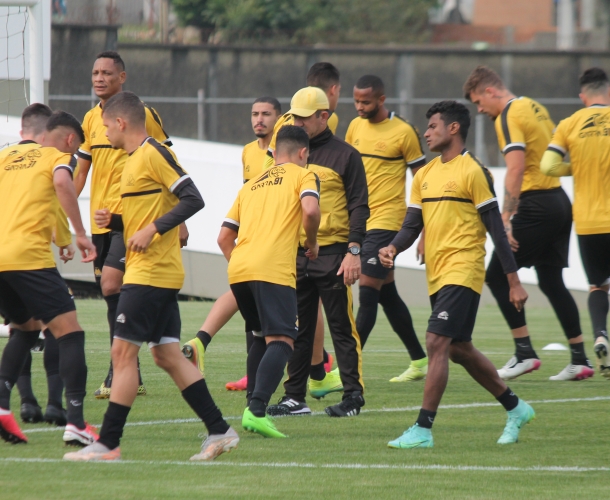 Criciúma faz treino técnico e tático no CT