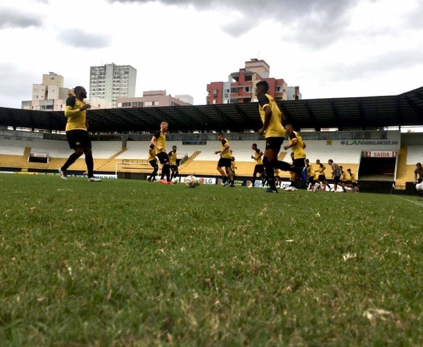 Criciúma realiza ajustes em treino tático no HH