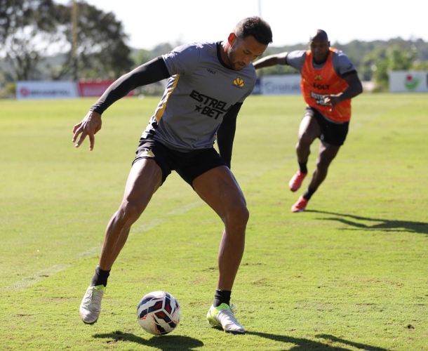 Criciúma recebe o Athletic no Heriberto Hülse