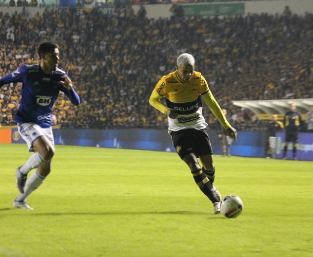 Criciúma sofre derrota nos minutos finais