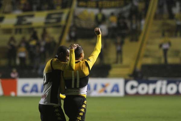 Criciúma supera o Bragantino no Majestoso