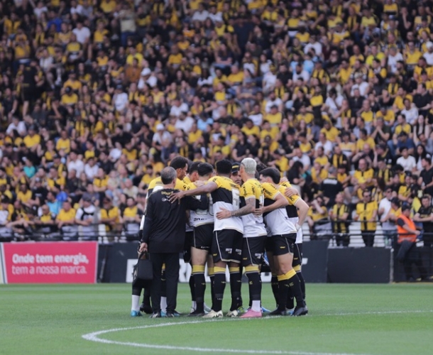 Criciúma tem resultado negativo, mas segue na liderança