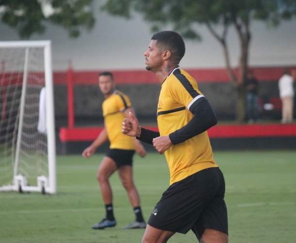 Criciúma treina no CT do Atlético Goianiense