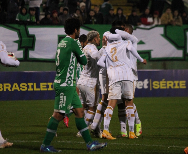 De virada, Tigre vence a Chapecoense na Arena