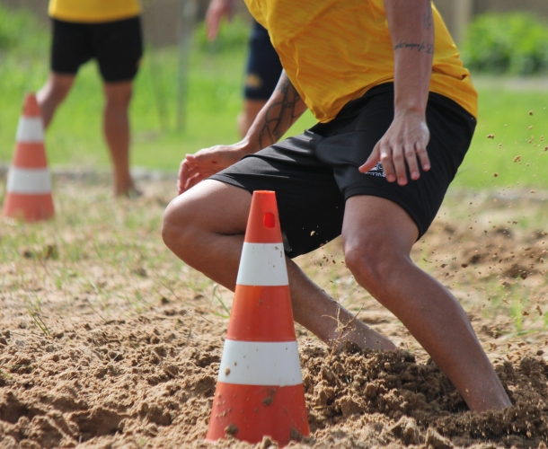 Domingo de treinamento físico na areia