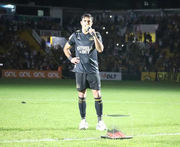 Eder se despede do futebol com vitória no Majestoso