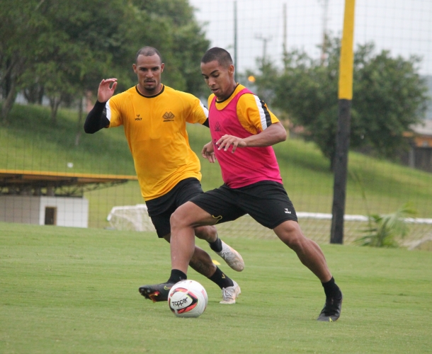 Elenco faz o primeiro treino do ano