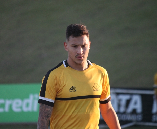 Elenco faz trabalho técnico e tático no CT