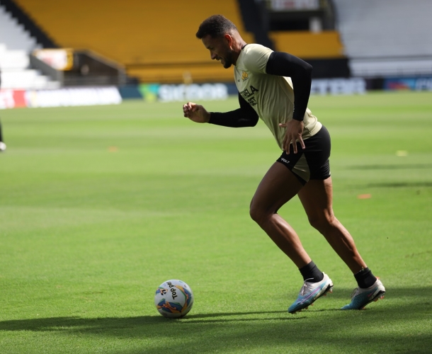 Elenco faz treinamento tático no HH