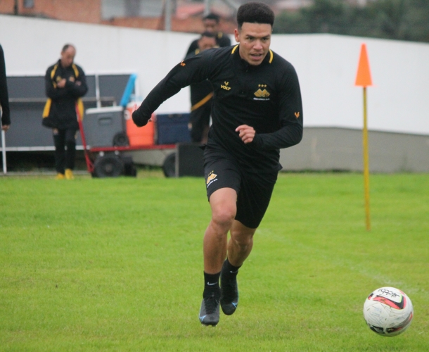Elenco inicia a semana de trabalho