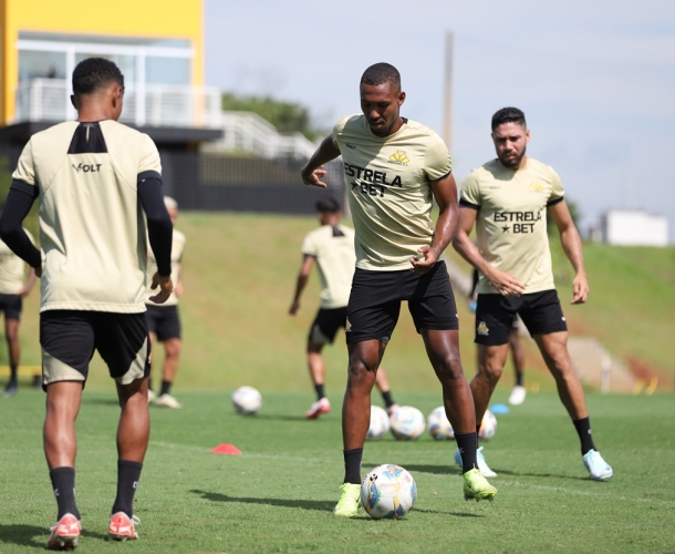 Elenco se reapresenta após a vitória na estreia