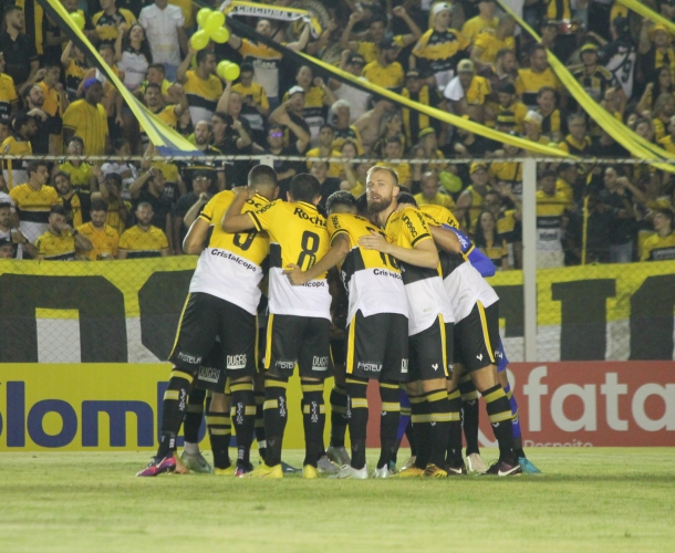 Empate no estádio Aníbal Costa