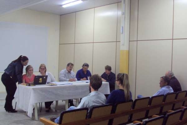 Empresas apresentam documentação para pavimentação no CT