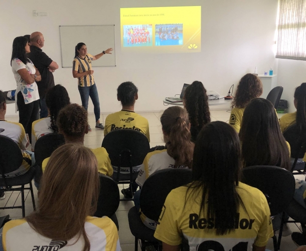 Equipes femininas retornam aos trabalhos