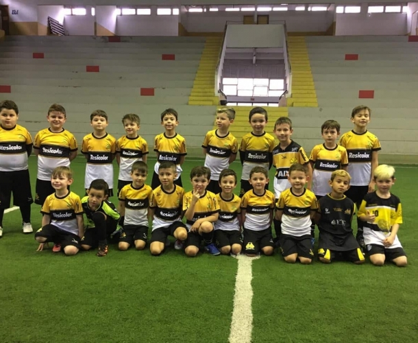 Escolinha do Tigre realiza jogos no Dia das Crianças