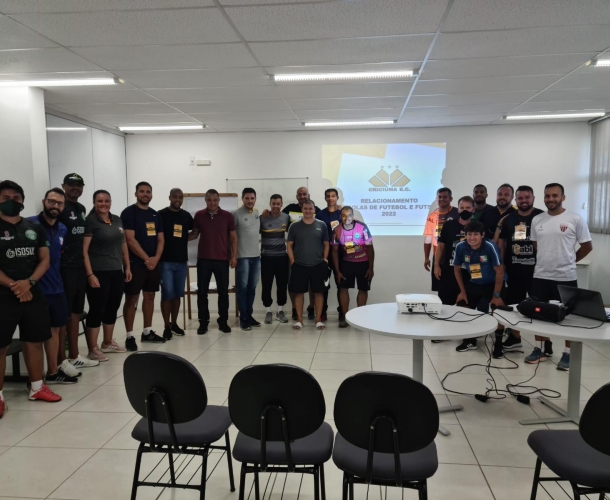 Escolinhas da região participam de encontro no CT
